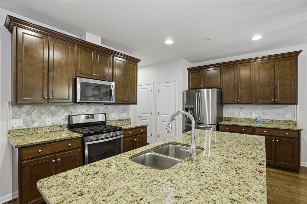 69 Spruce Street, Unit 69 Hopkinton, MA 01748 - Photo 8 of 40