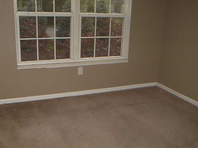 33484 Utica Road Fraser, MI 48026 - Photo 5 of 7 31063124-4.JPG