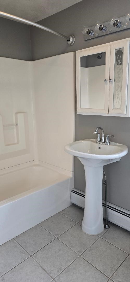 31 First School Street, Unit 2 Bristol, RI 02809 - Photo 15 of 20 tub and shower