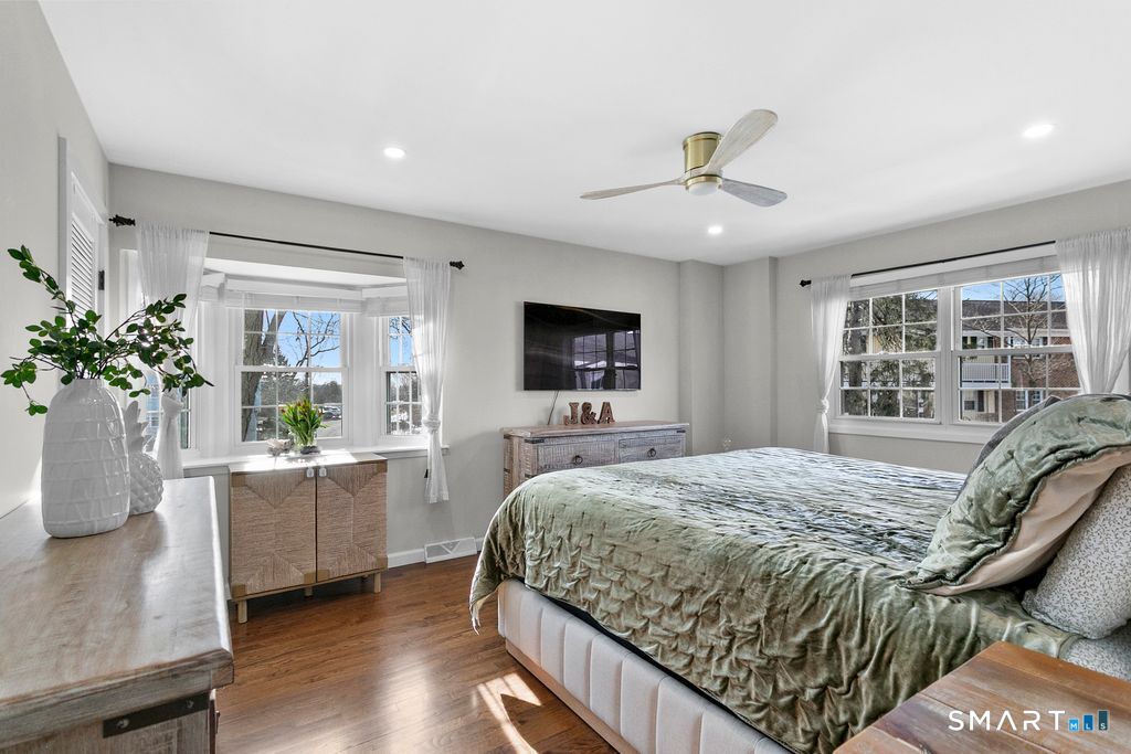 245 Unquowa Road, Unit 2 Fairfield, CT 06824 - Photo 14 of 25