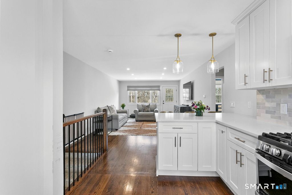 245 Unquowa Road, Unit 2 Fairfield, CT 06824 - Photo 4 of 25