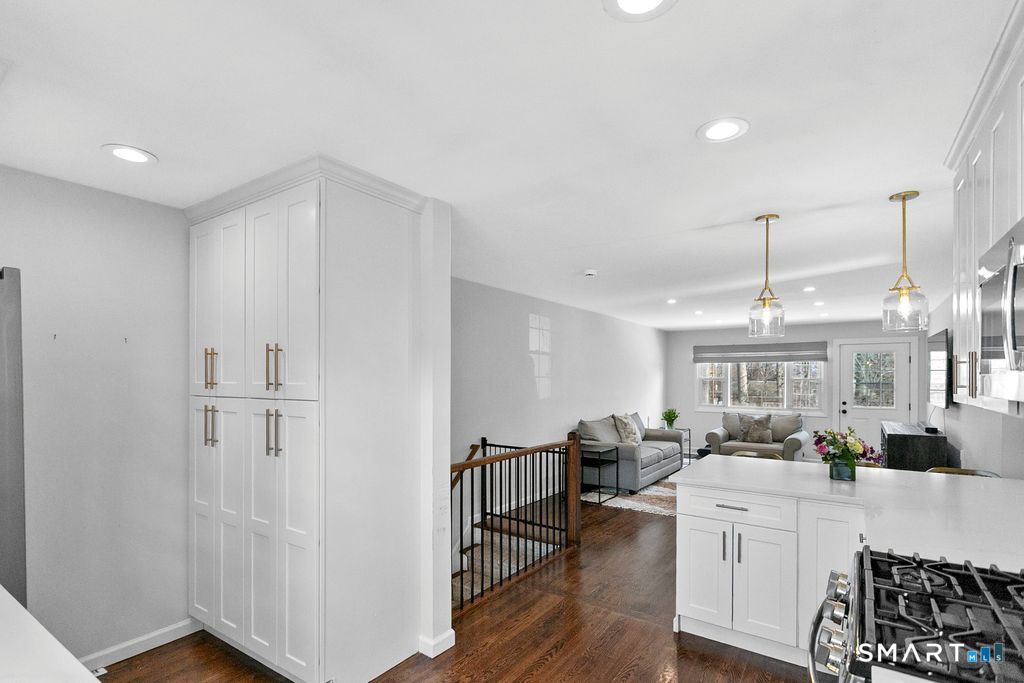 245 Unquowa Road, Unit 2 Fairfield, CT 06824 - Photo 6 of 25