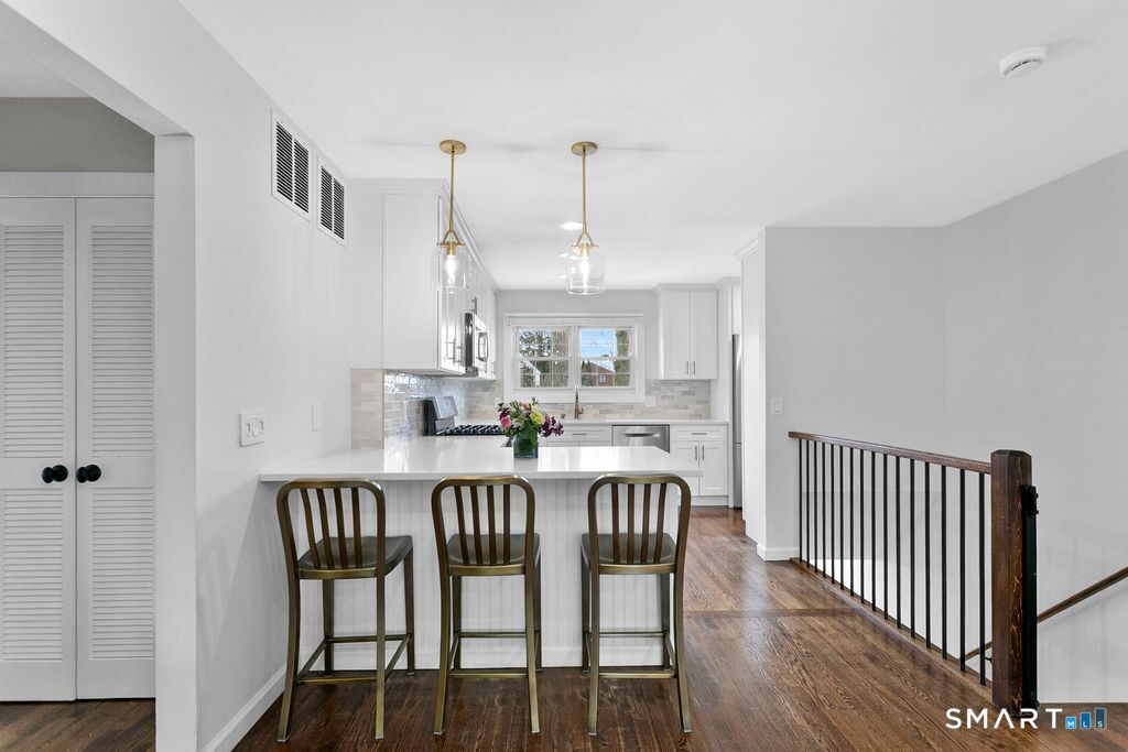 245 Unquowa Road, Unit 2 Fairfield, CT 06824 - Photo 7 of 25