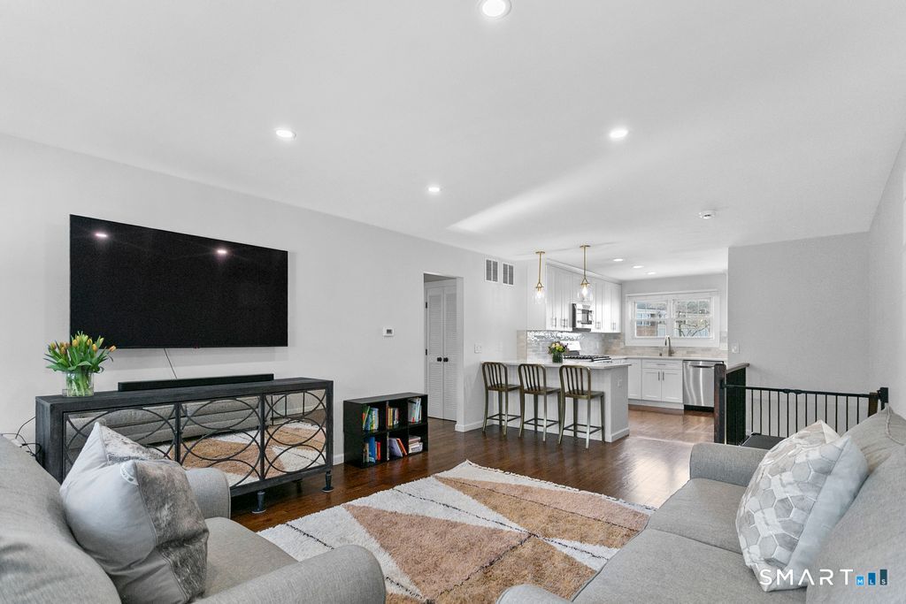 245 Unquowa Road, Unit 2 Fairfield, CT 06824 - Photo 8 of 25