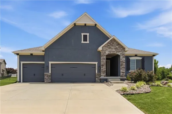 $530,000 | 16989 South Heatherwood Street, Olathe, KS 66062