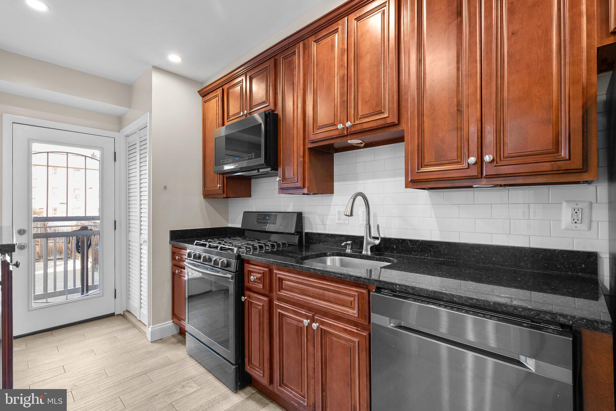 1521 First Street Southwest Washington, DC 20024 - Photo 5 of 25 Granite Counters