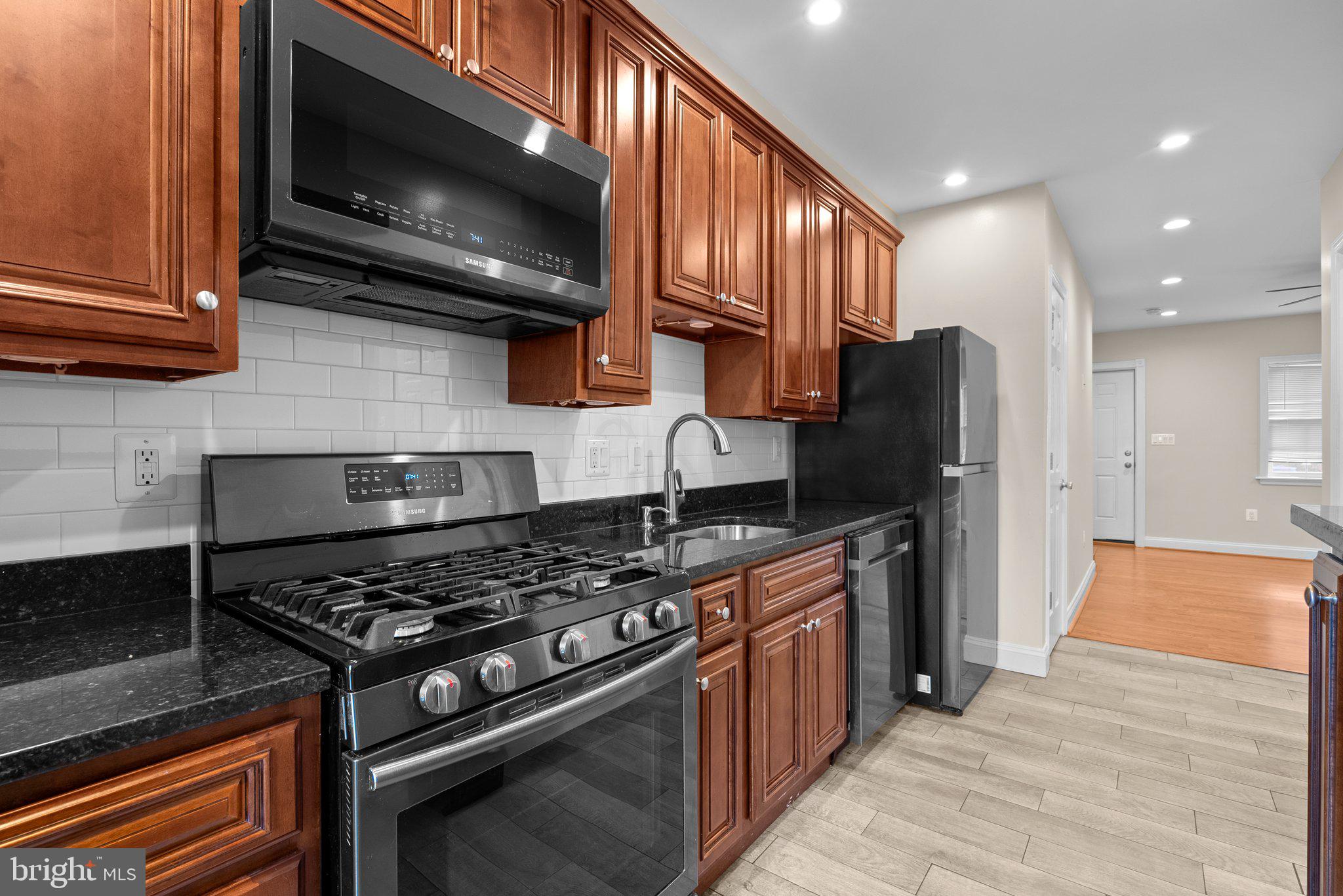 1521 First Street Southwest Washington, DC 20024 - Photo 7 of 25 Enjoy Gas Cooking