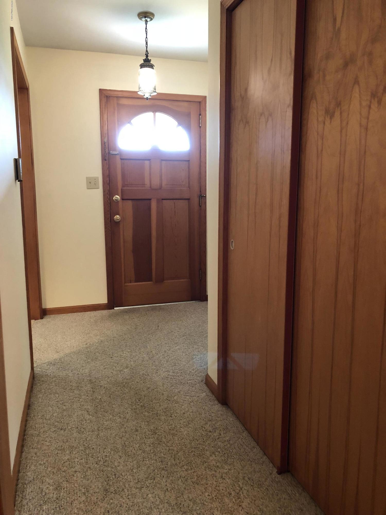 302 Bethlehem Road Pleasureville, KY 40057 - Photo 16 of 33 Foyer with large coat closet!