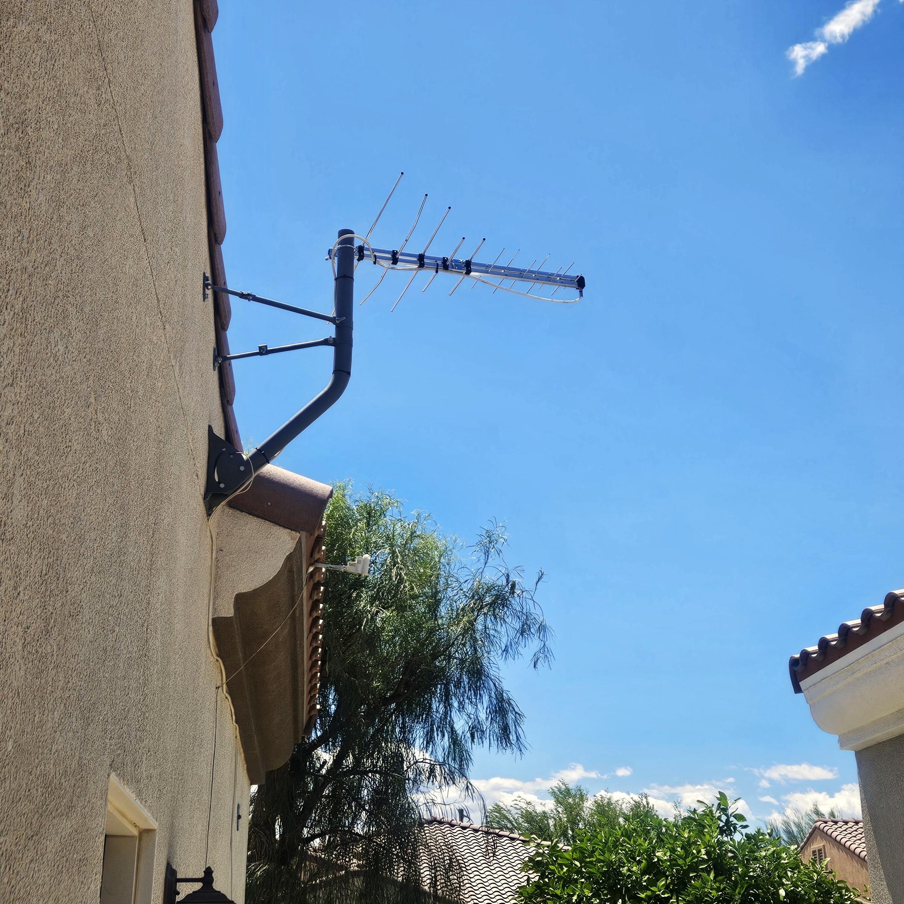 81672 Avenida Viesca Indio, CA 92203 - Photo 26 of 56 a view of balcony with plants