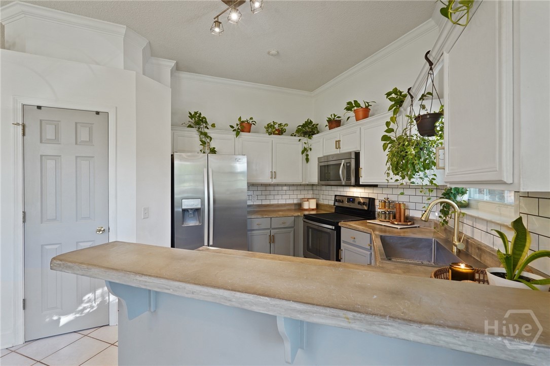 24 Oakmont Road Savannah, GA 31419 - Photo 9 of 43