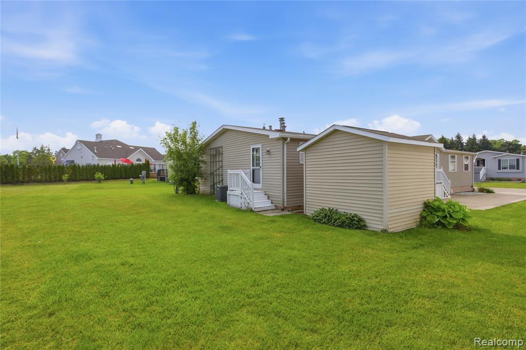 9857 Rembrandt Way Fenton, MI 48430 - Photo 37 of 44