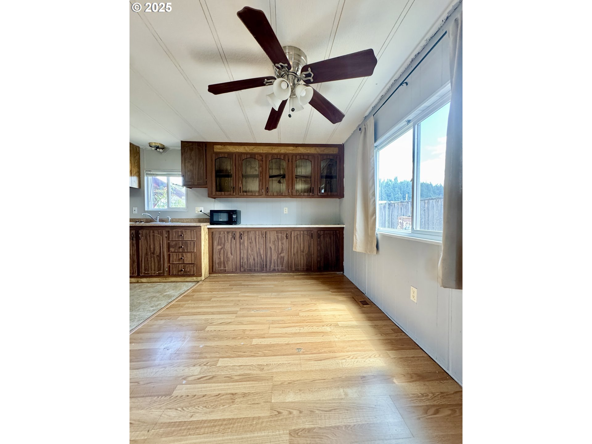 5660 Daisy Street, Unit 44 Springfield, OR 97478 - Photo 12 of 33 Dining Room