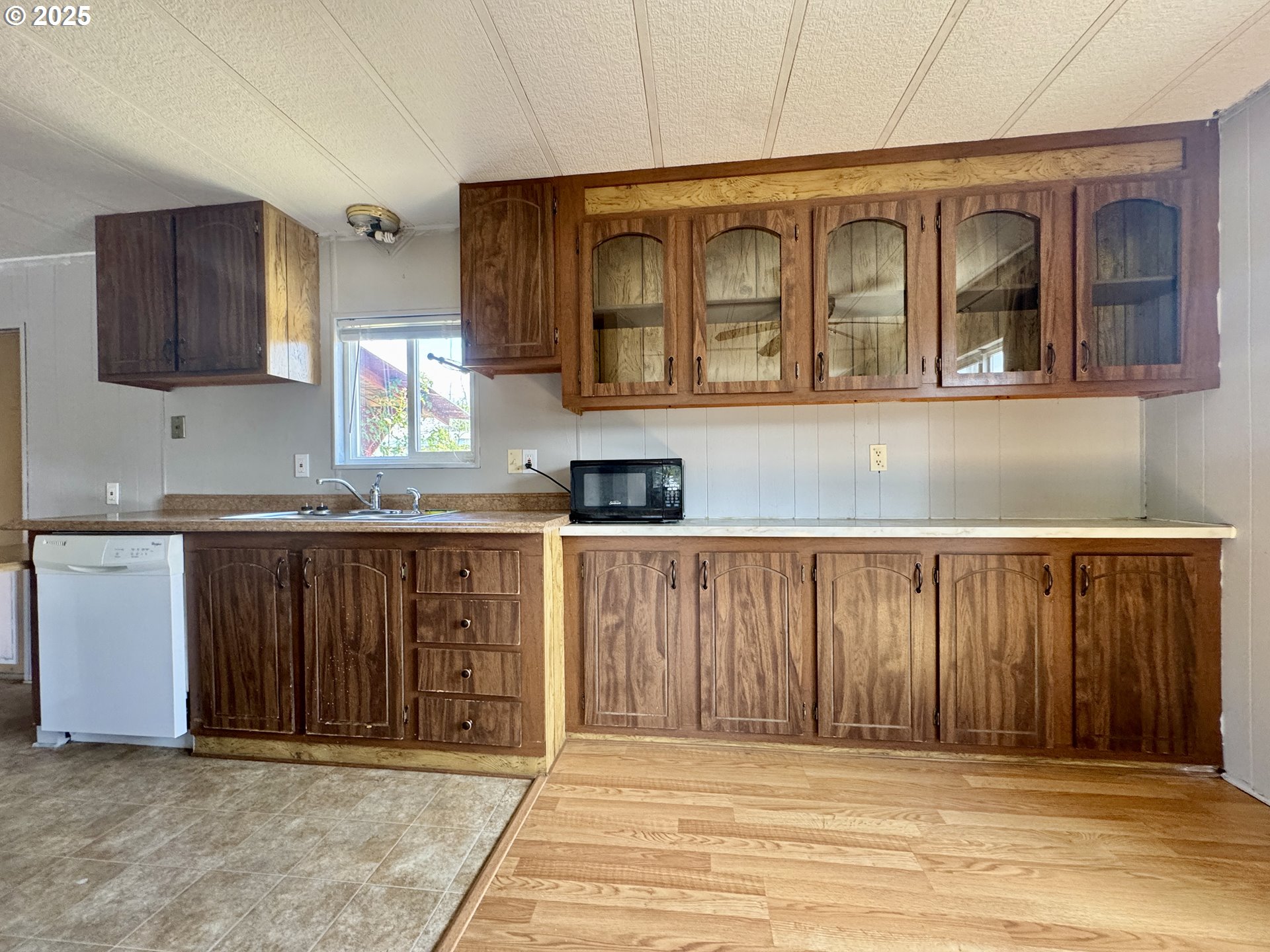 5660 Daisy Street, Unit 44 Springfield, OR 97478 - Photo 14 of 33 Kitchen/Dining Room