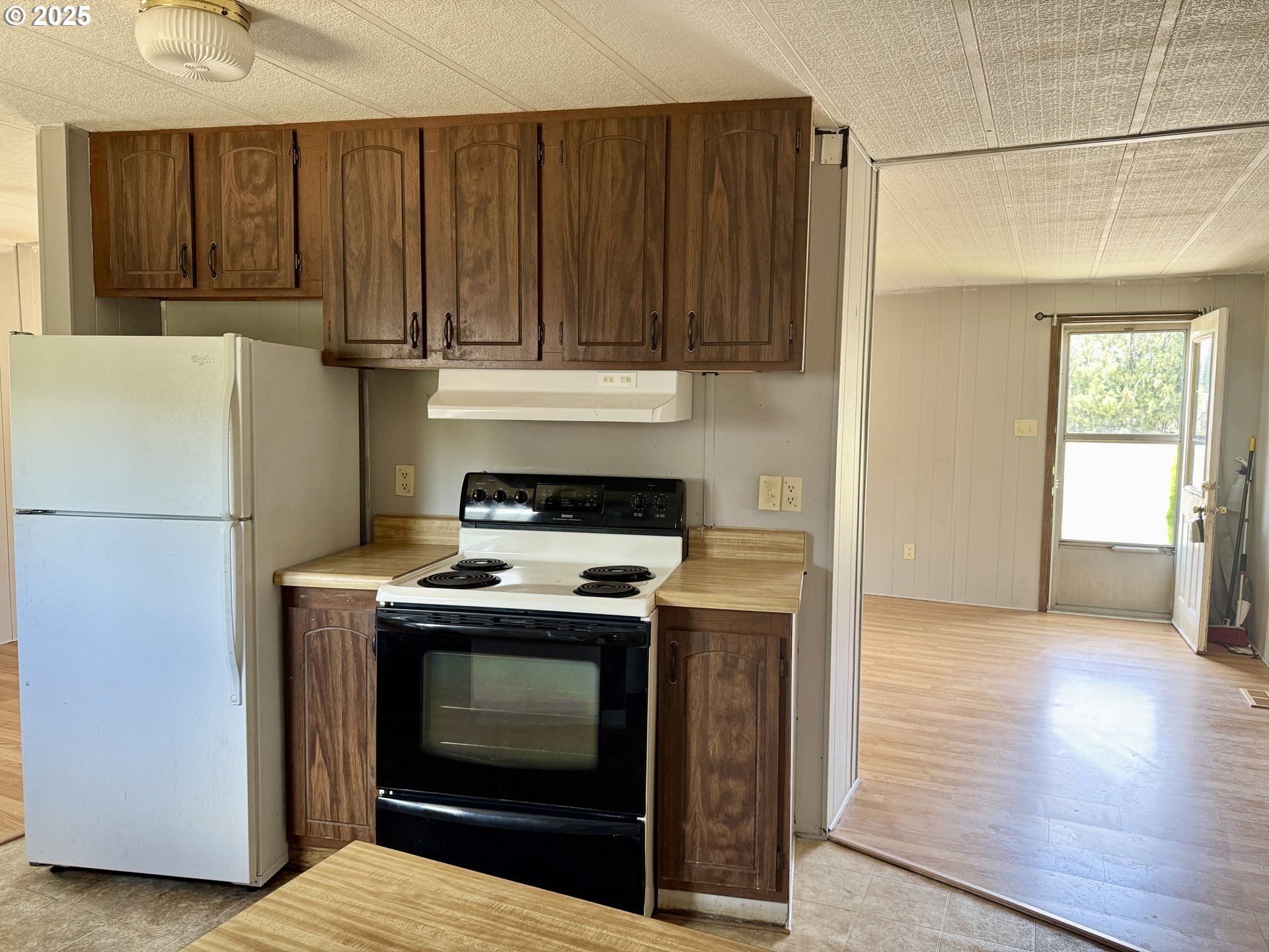 5660 Daisy Street, Unit 44 Springfield, OR 97478 - Photo 16 of 33 Kitchen