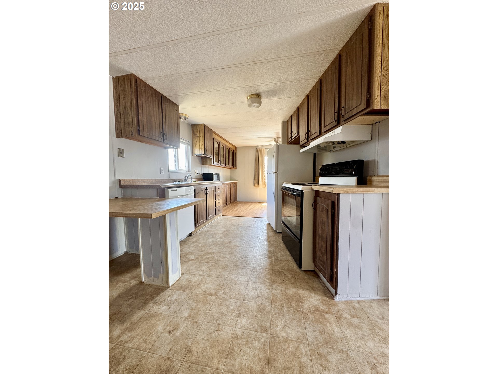 5660 Daisy Street, Unit 44 Springfield, OR 97478 - Photo 17 of 33 Kitchen