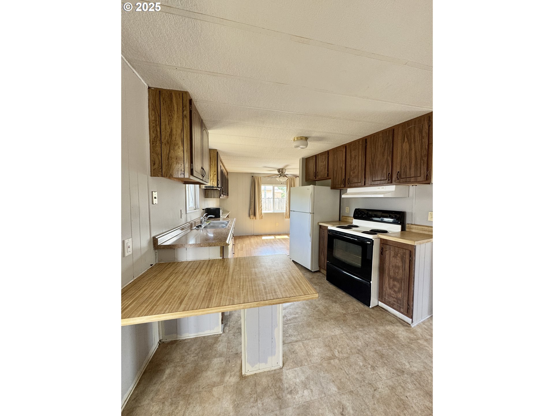 5660 Daisy Street, Unit 44 Springfield, OR 97478 - Photo 18 of 33 Kitchen