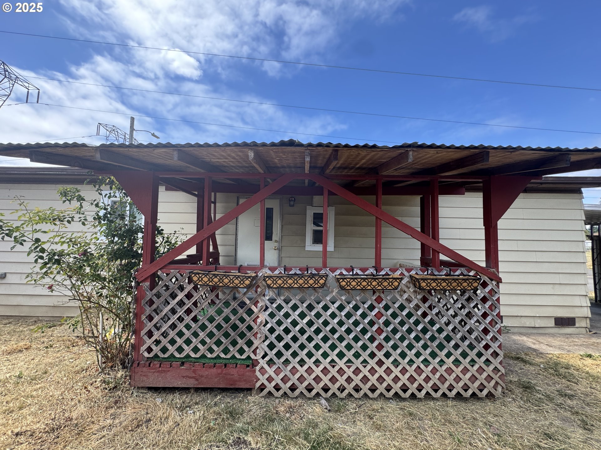 5660 Daisy Street, Unit 44 Springfield, OR 97478 - Photo 28 of 33 Covered Porch