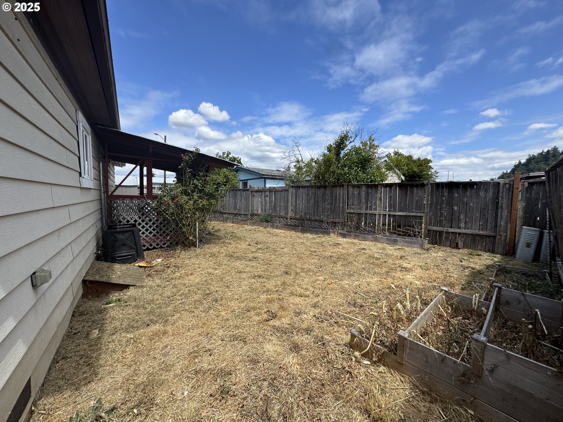 5660 Daisy Street, Unit 44 Springfield, OR 97478 - Photo 30 of 33 Backyard