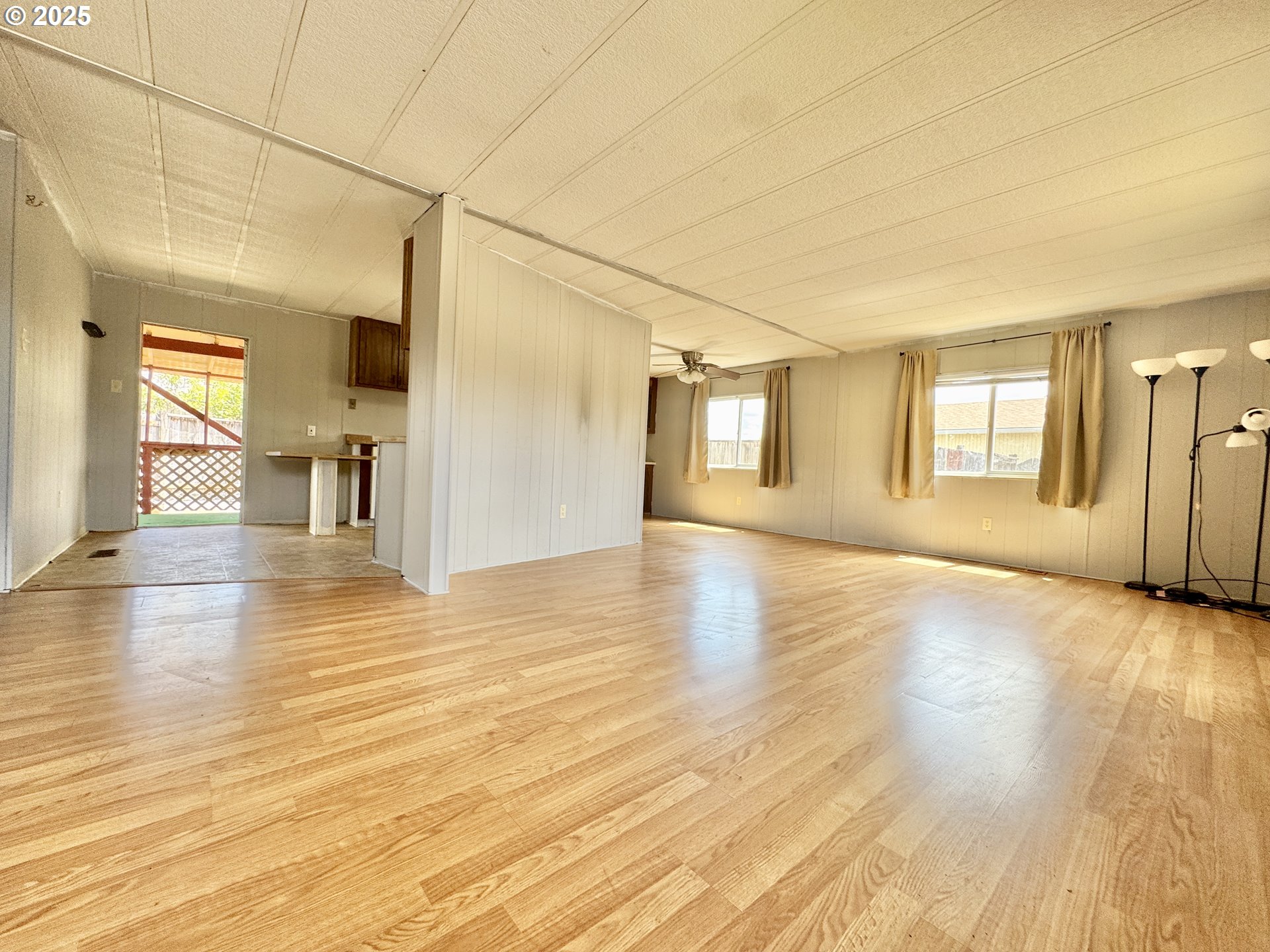 5660 Daisy Street, Unit 44 Springfield, OR 97478 - Photo 9 of 33 Living Room