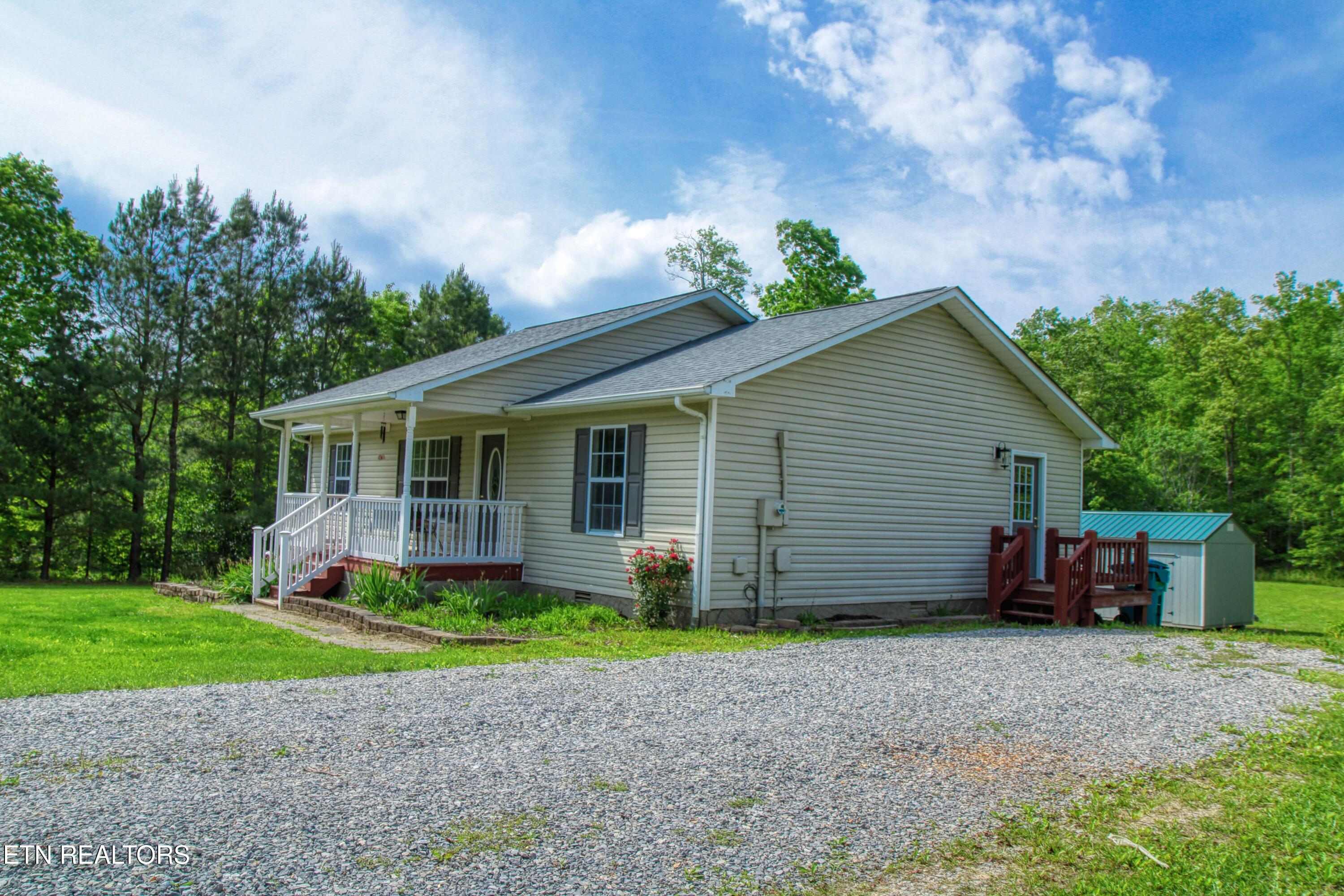 634 Robs Road Grimsley, TN 38565 - Photo 2 of 22 side entry