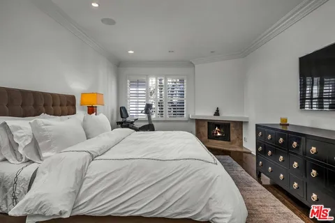 $10,500 | 11745 Montana Avenue, Unit 301, Los Angeles, CA 90049