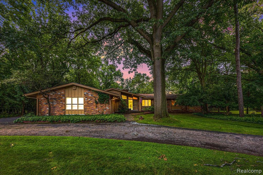 25425 Dennison Road Franklin, MI 48025 - Photo 1 of 44 Gallery Image 1