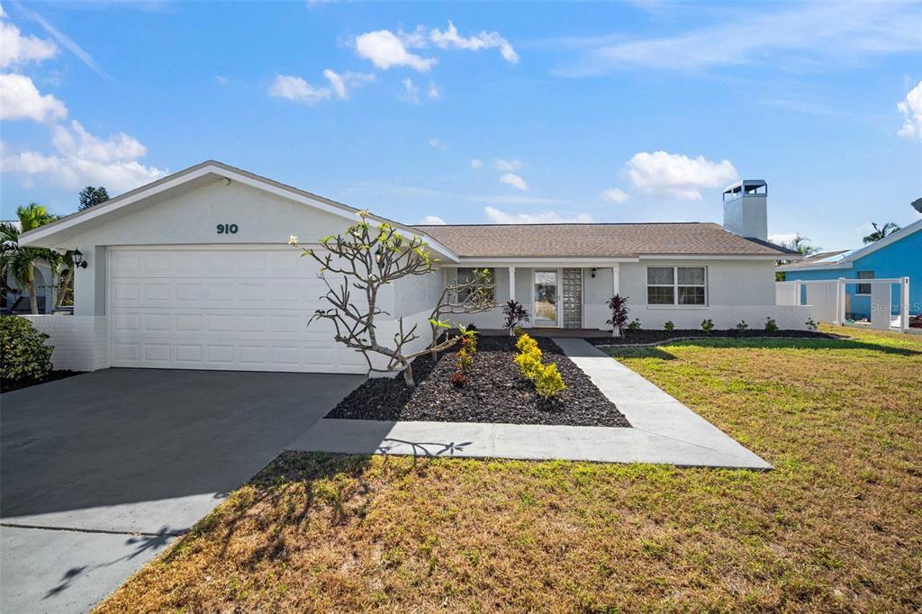 910 Spindle Palm Way Apollo Beach, FL 33572 - Photo 2 of 41