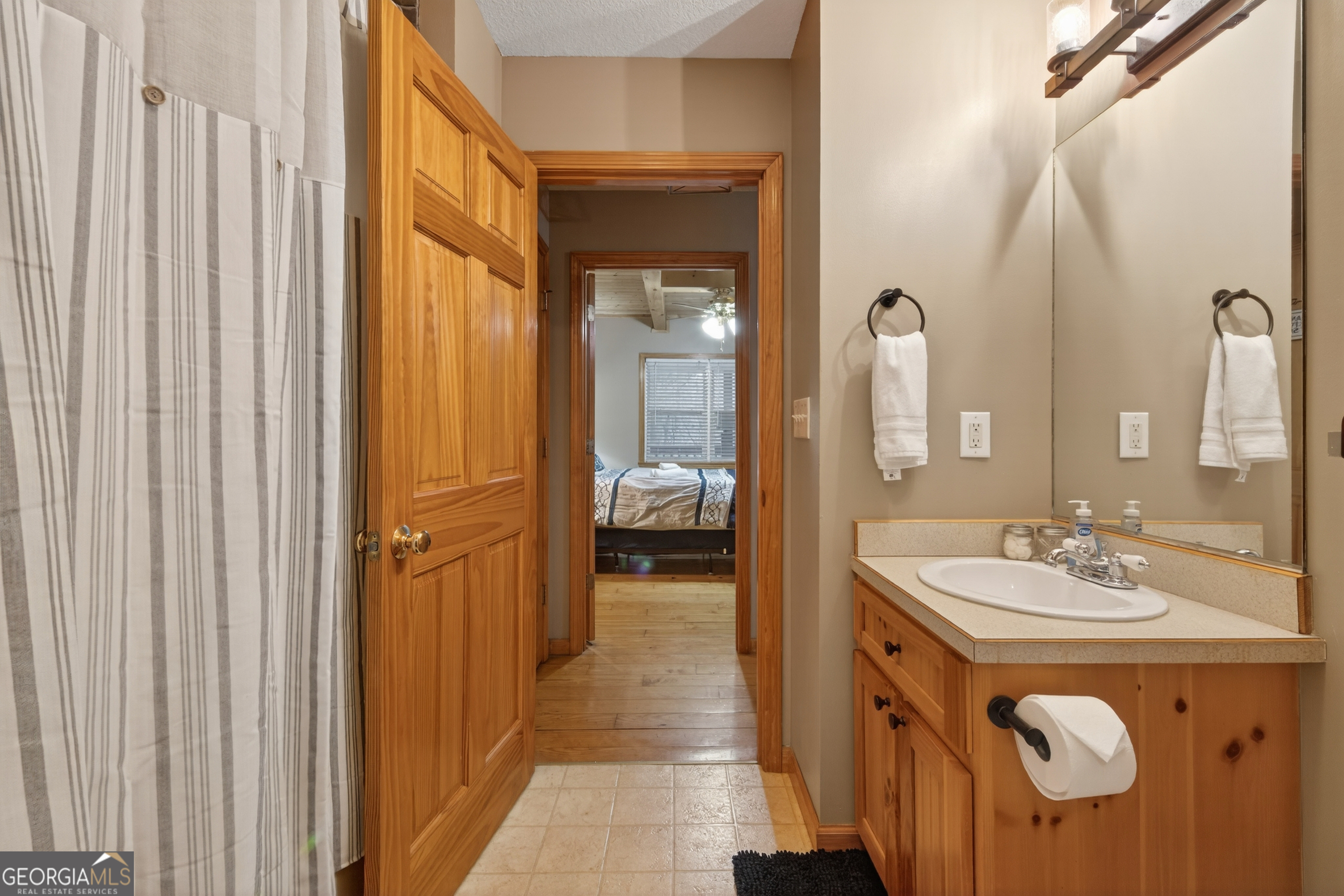 697 Zeppelin Strasse Helen, GA 30545 - Photo 21 of 56 a en suite bathroom with a sink a mirror and a shower