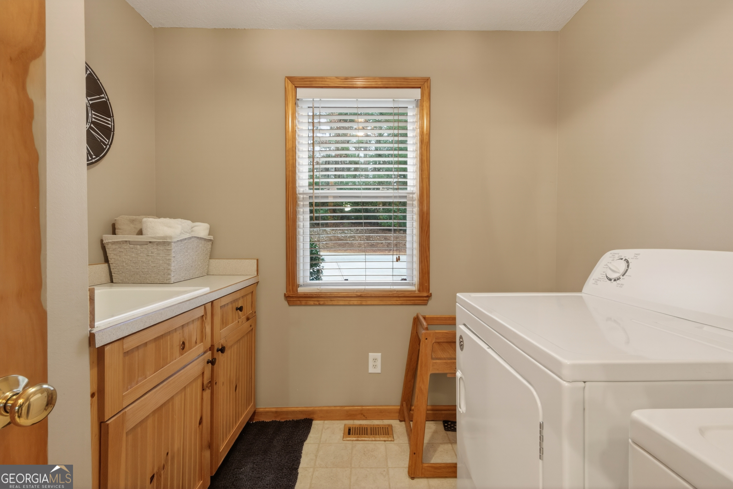 697 Zeppelin Strasse Helen, GA 30545 - Photo 23 of 56 a utility room with dryer and washer