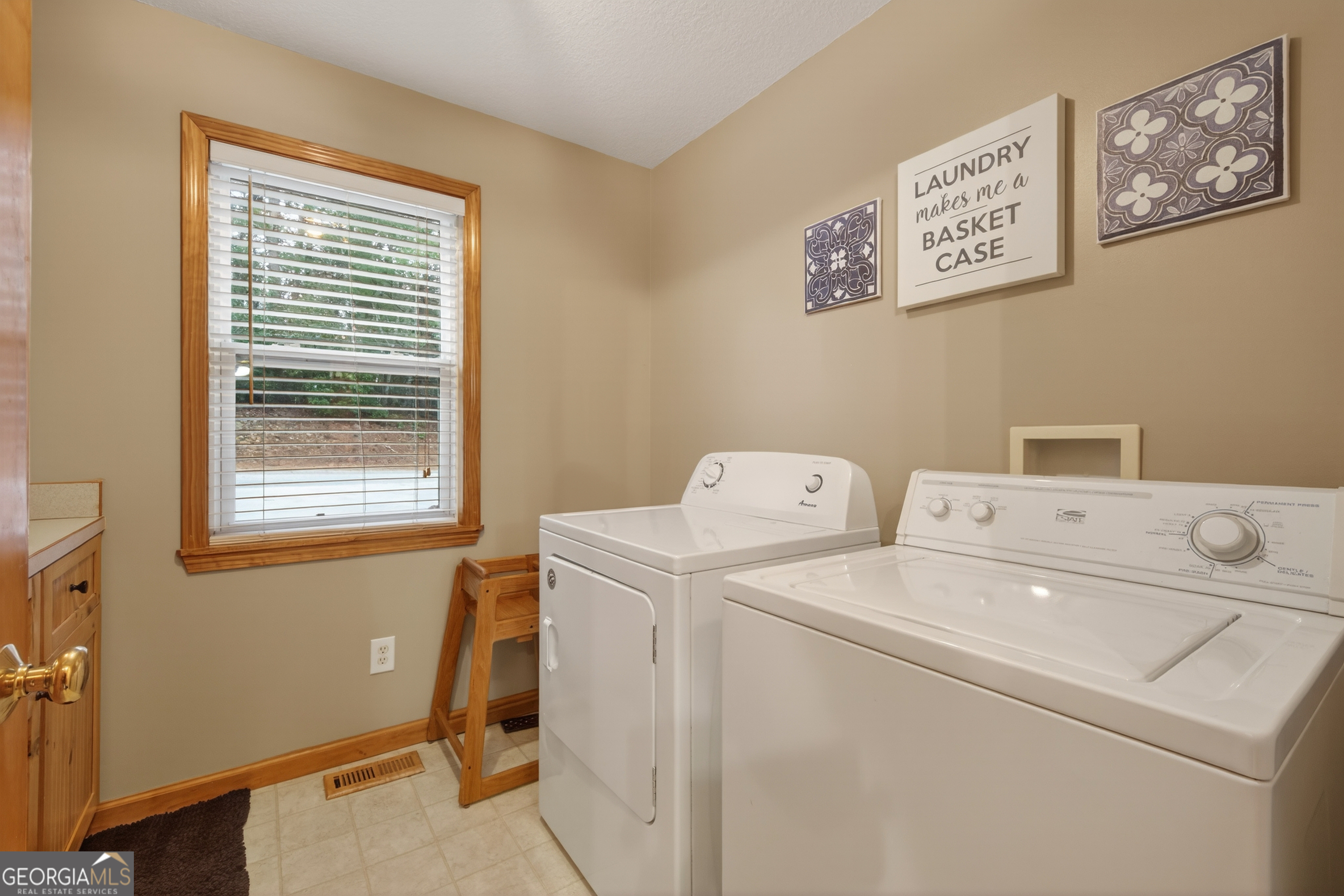 697 Zeppelin Strasse Helen, GA 30545 - Photo 24 of 56 a utility room with dryer and washer