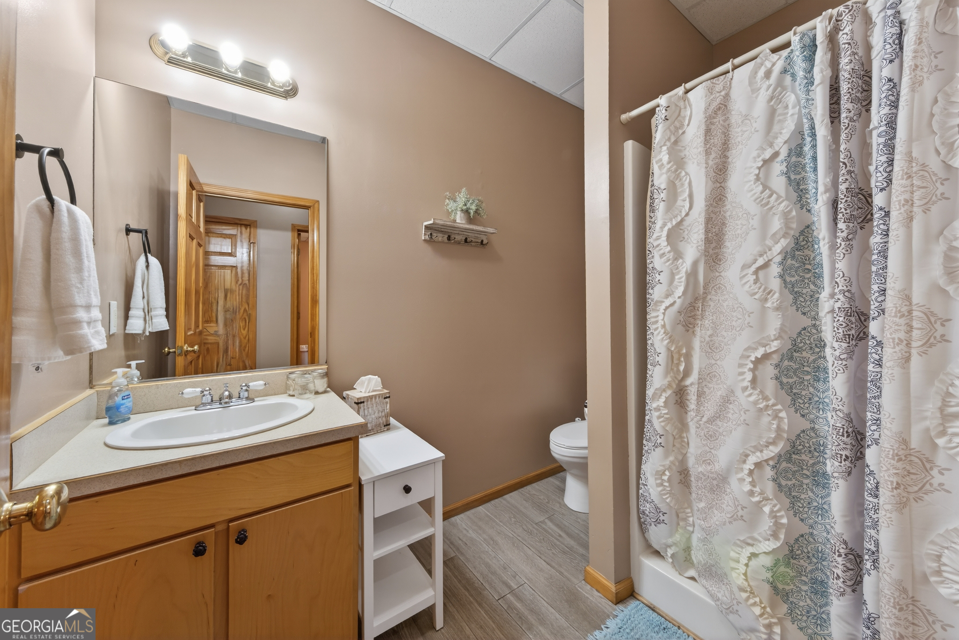 697 Zeppelin Strasse Helen, GA 30545 - Photo 40 of 56 a bathroom with a sink and mirror