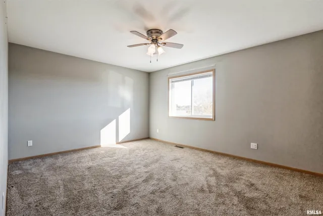 $209,900 | 1992 Golden Eagle Drive, Dubuque, IA 52001