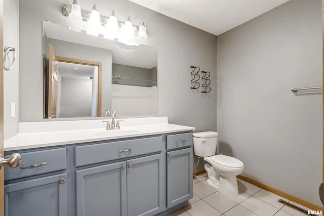 $209,900 | 1992 Golden Eagle Drive, Dubuque, IA 52001