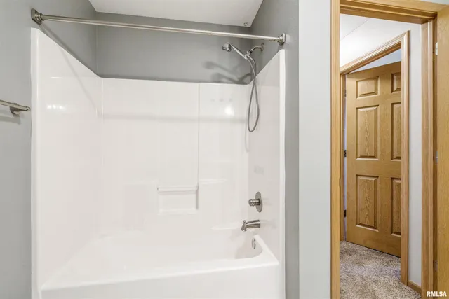 $209,900 | 1992 Golden Eagle Drive, Dubuque, IA 52001