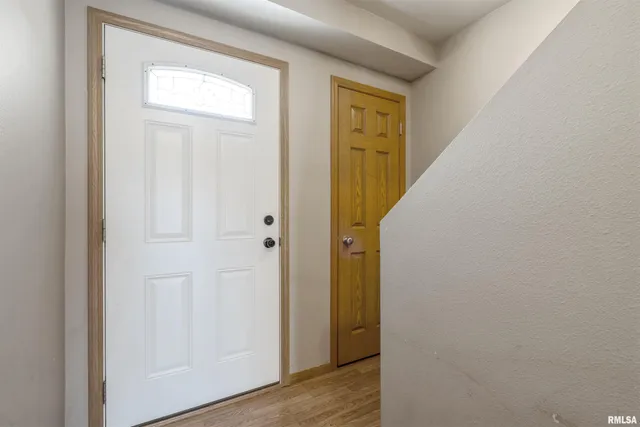 $209,900 | 1992 Golden Eagle Drive, Dubuque, IA 52001