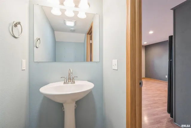 $209,900 | 1992 Golden Eagle Drive, Dubuque, IA 52001