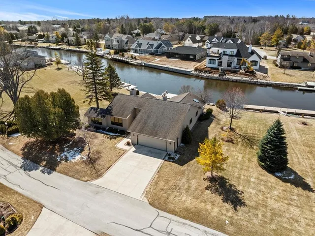 $799,000 | 535 East Vine Court, Sturgeon Bay, WI 54235