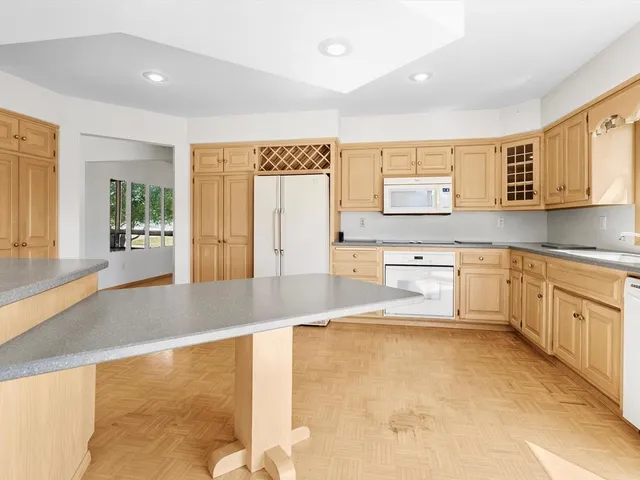 $799,000 | 535 East Vine Court, Sturgeon Bay, WI 54235