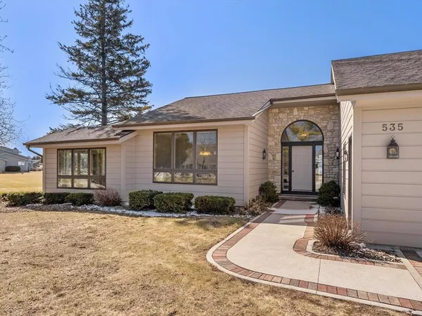 $799,000 | 535 East Vine Court, Sturgeon Bay, WI 54235