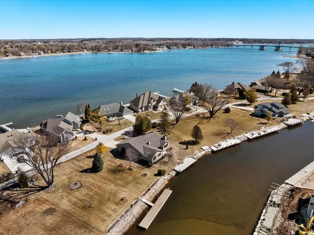 $799,000 | 535 East Vine Court, Sturgeon Bay, WI 54235