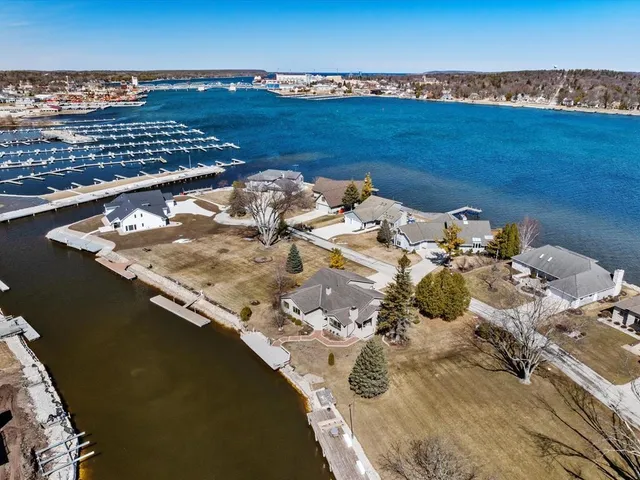 $799,000 | 535 East Vine Court, Sturgeon Bay, WI 54235