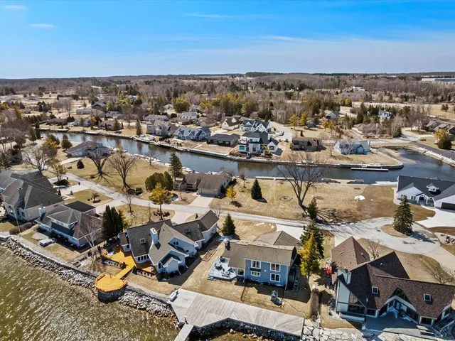 $799,000 | 535 East Vine Court, Sturgeon Bay, WI 54235