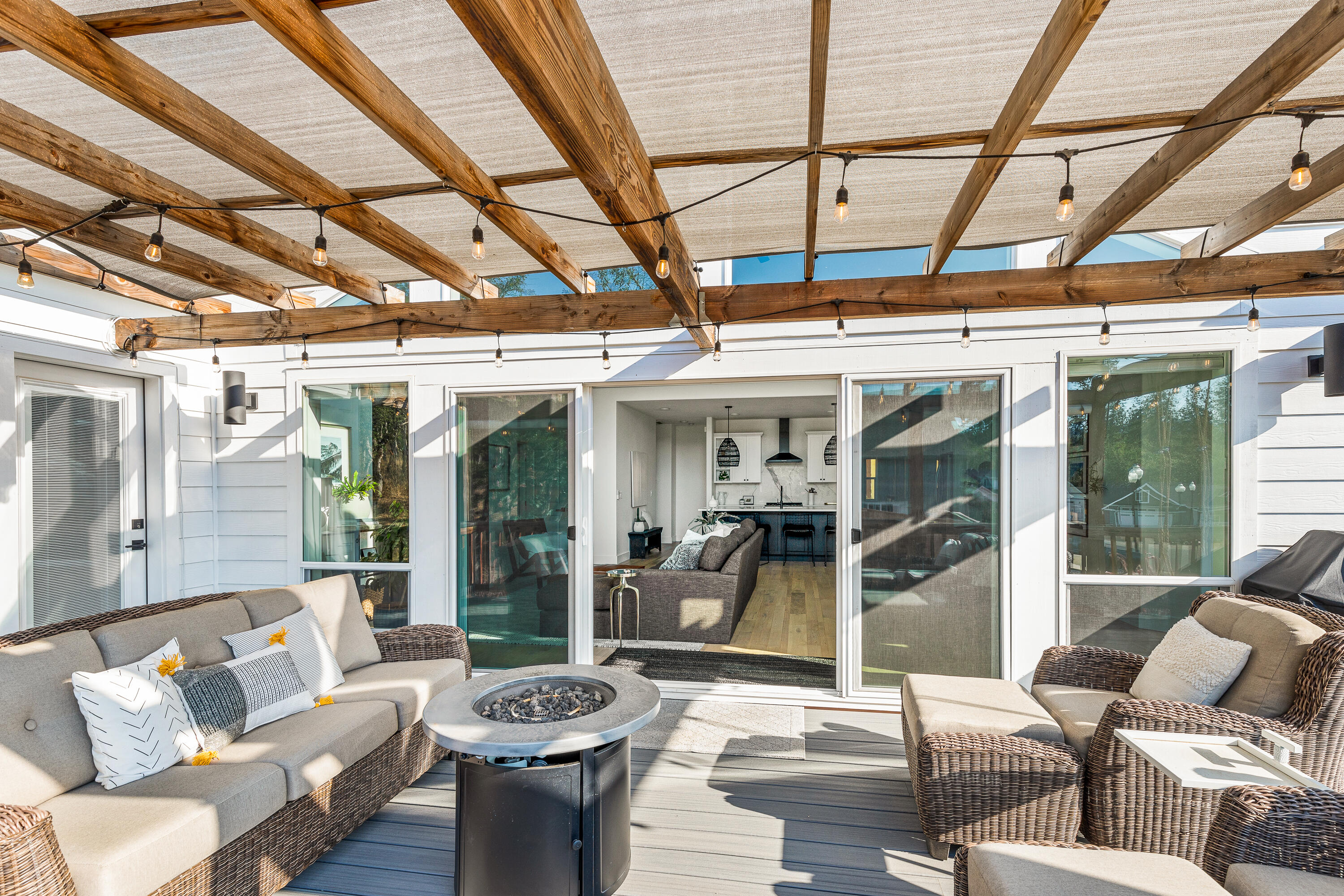 585 South Loop Road Jacksonville, OR 97530 - Photo 19 of 35 Outdoor living