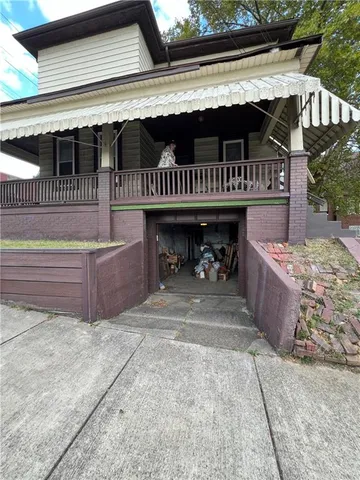 a view of a entrance door of the house