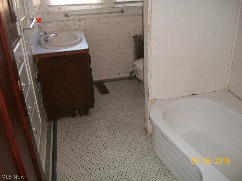 1838 Farmington Road Cleveland, OH 44112 - Photo 3 of 6
