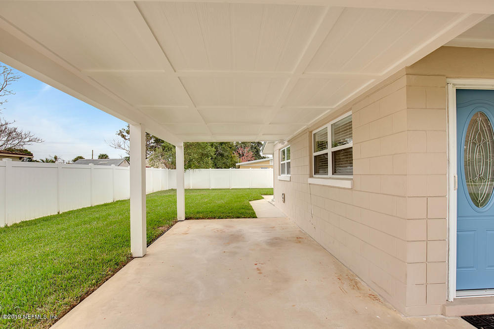 760 Triton Road Atlantic Beach, FL 32233 - Photo 6 of 24 a view of a house with backyard