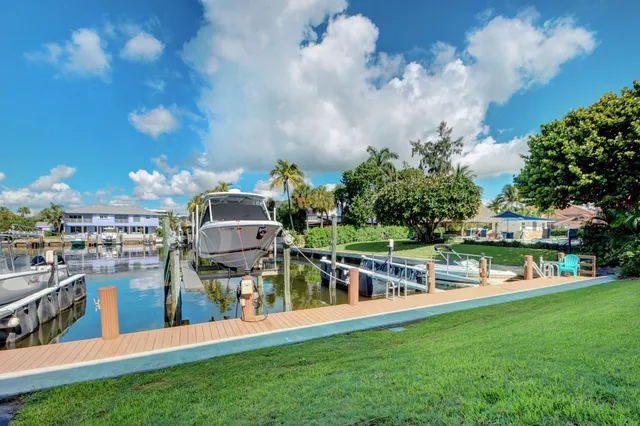 $5,975 | 1700 South Ocean Boulevard, Unit 14, Delray Beach, FL 33483