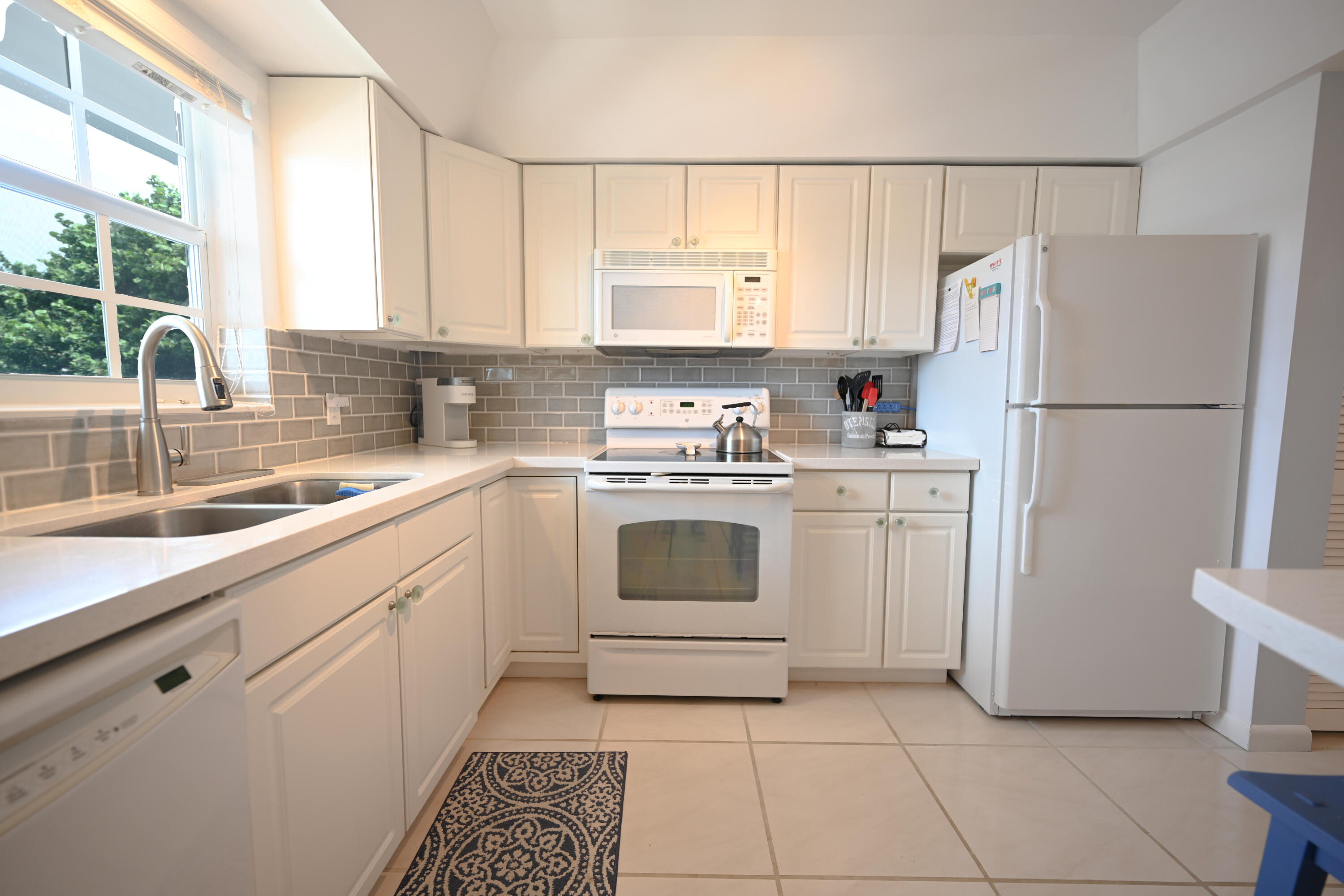 1700 South Ocean Boulevard, Unit 14 Delray Beach, FL 33483 - Photo 3 of 32 Kitchen