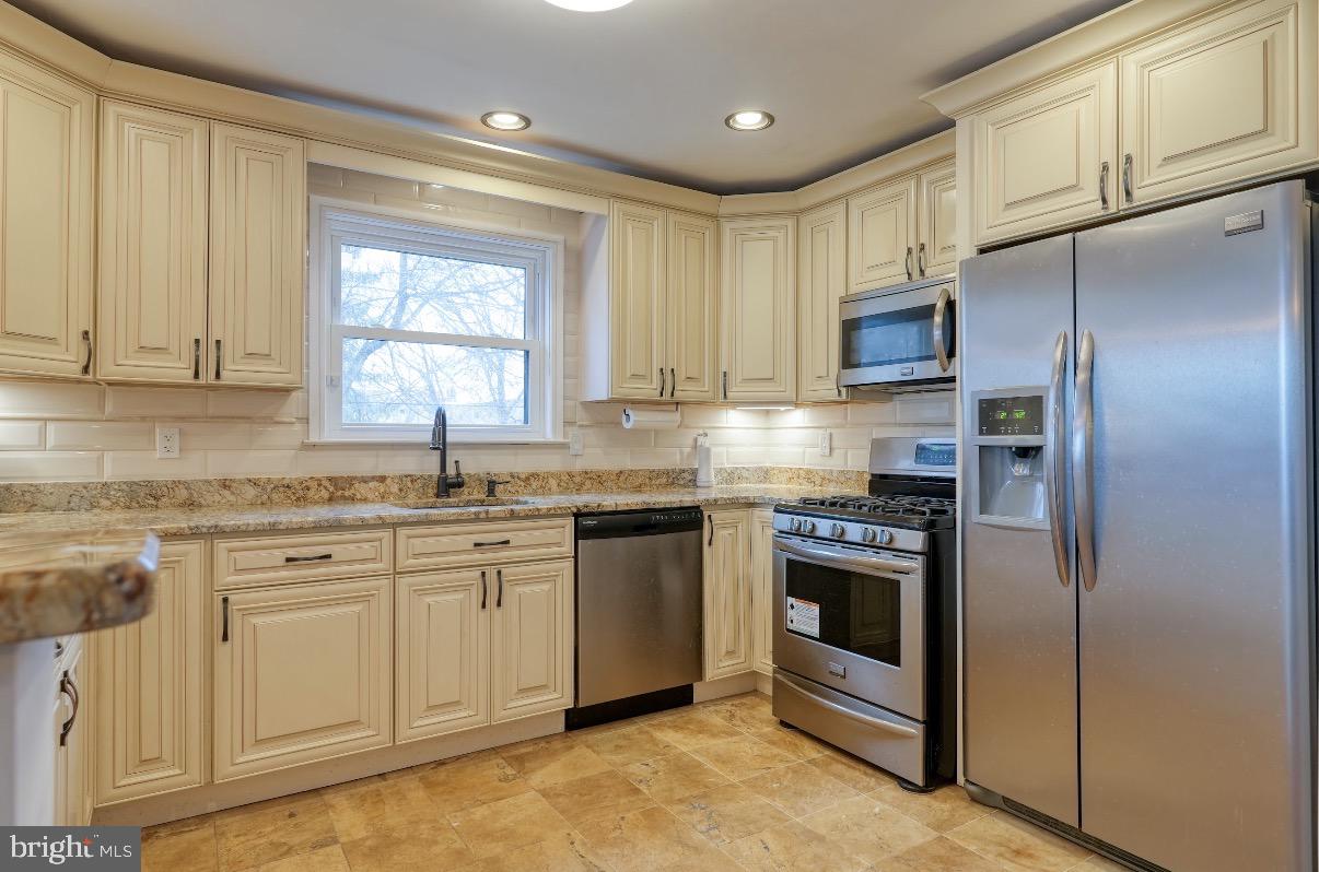 7257 Ridge Avenue Philadelphia, PA 19128 - Photo 13 of 34