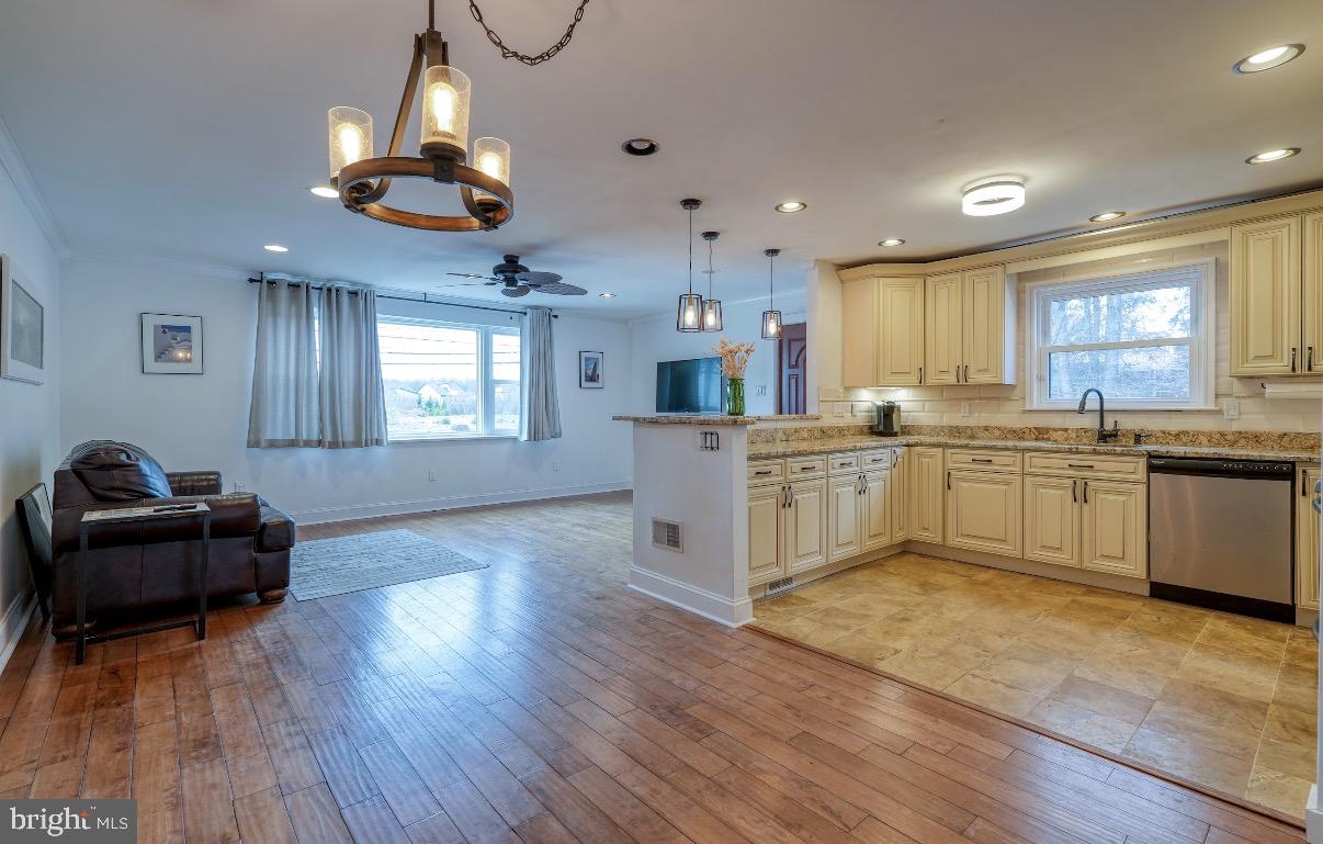 7257 Ridge Avenue Philadelphia, PA 19128 - Photo 14 of 34